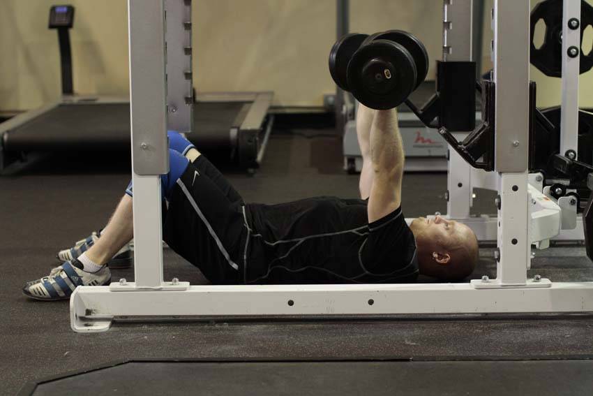 Dumbbell Floor Press: uitvoering
