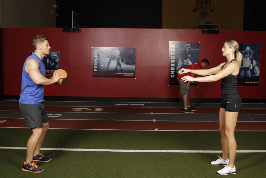 Medicine Ball Chest Pass: uitvoering
